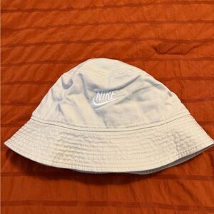 Nike Women’s Beige Golf Bucket Hat